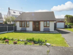 Anglesey pet friendly hot tub cottage