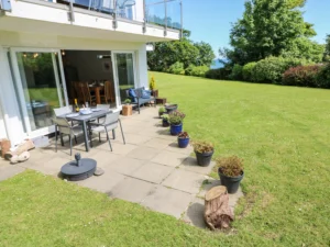 Saundersfoot budget apartment sleeps 5