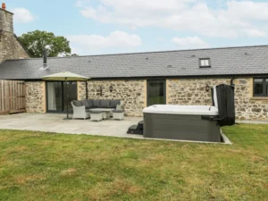 Luxury barn conversion with hot tub