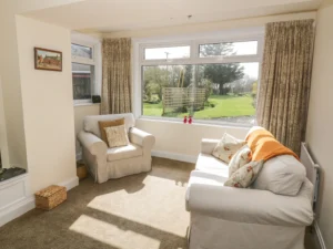 Pet friendly traditional cottage sleeps 4