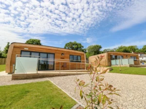 Eco hot tub lodge for couples