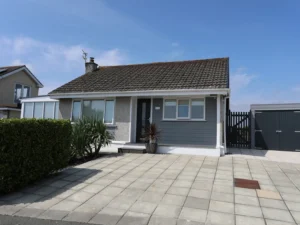 Moelfre pet friendly bungalow sleeps 5