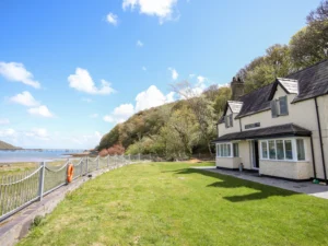 Bangor beachfront cottage sleeps 9