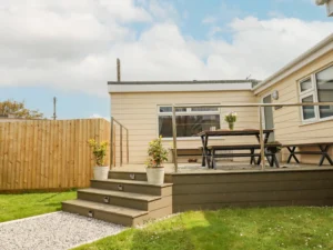 Tintagel cottage with hot tub and pool table