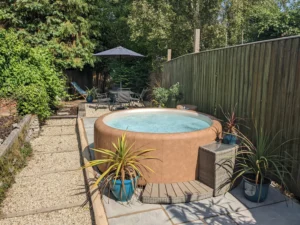 Wyke Regis dog friendly hot tub cottage