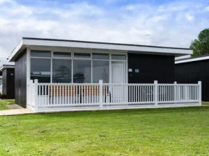 Pet friendly two bed lodge near the coast