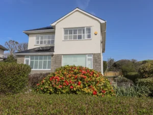 Dog friendly coastal hot tub cottage