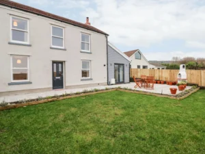 Family friendly seaside cottage with hot tub