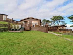 Seaside holiday lodge with hot tub sleeps 6