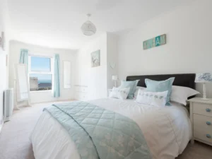 Marazion beachfront cottage sleeps 6