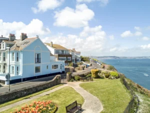 Three storey cottage with great sea views