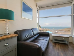 Sea view first floor apartment sleeps 6