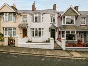 Borth-y-Gest budget seaside holiday cottage