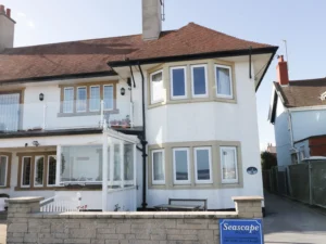 Bridlington seafront large group cottage