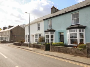 Borth-y-Gest budget pet friendly cottage