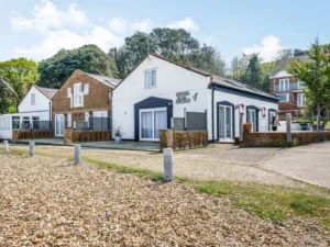 Yarmouth beachfront cottage with sea views