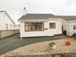 Benllech dog friendly coastal bungalow