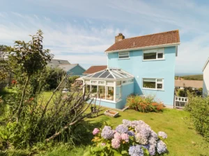 Boscastle pet friendly cottage sleeps 6