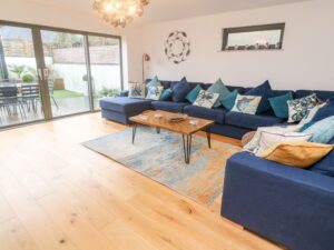 St Ives pet friendly cottage sleeps 8