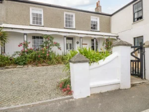 Portscatho pet friendly sea view cottage