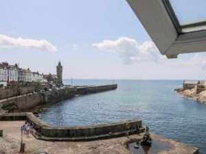 Porthleven luxury cottage sleeps 6