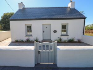 Hot tub cottage with two king size beds