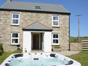 Carbis Bay pet friendly cottage with hot tub