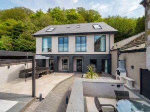 Contemporary lodge with private hot tub