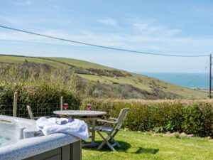 Woolacombe holiday cottage with a hot tub