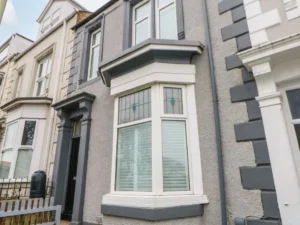 Mid terrace cottage with private hot tub