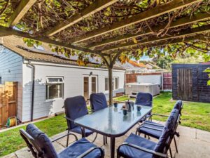 Cromer pet friendly cottage with hot tub