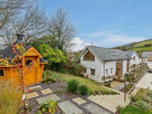 Croyde detached barn conversion sleeps 8