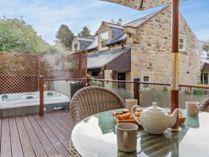 Alnmouth cottage with private hot tub