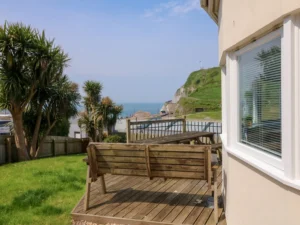 Ilfracombe seaside apartment sleeps 8