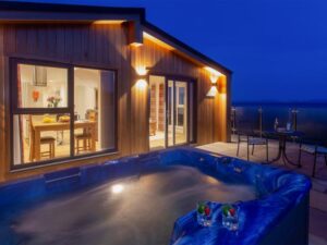 Rascarrel Bay luxury hot tub cottage