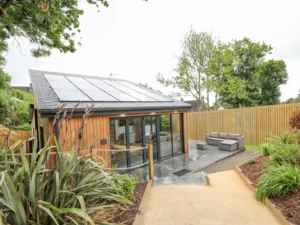 Pet friendly cedar cabin with hot tub