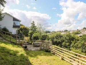 Three bed cottage with decked balcony