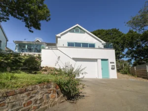 Luxury detached cottage with private hot tub