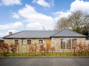 Alnwick coastal cottage with hot tub