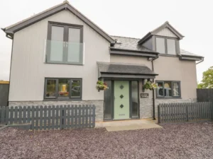 Budget cottage with private hot tub