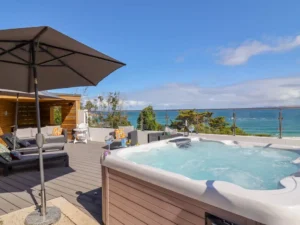 Luxury hot tub cottage on the beach