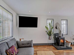 Westward Ho log cabin with private hot tub