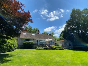 Large cottage with barbecue and hot tub