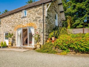 Gwynedd hot tub retreat for couples