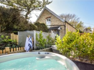 North Devon hot tub cottage sleeps 4