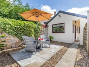 One bed barn conversion with hot tub