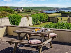 Thurlestone pet friendly beachside cottage