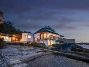 Luxury hot tub lodge with private beach