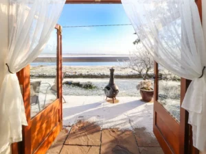 Seafront hot tub cottage sleeps 4