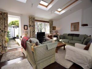 Appledore pet friendly cottage sleeps 6